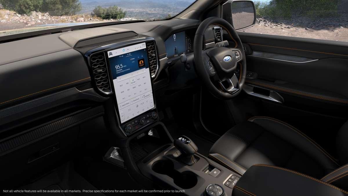 Khoang lái tích hợp các công nghệ hiện đại với màn hình cỡ lớn đặt dọc