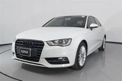 Audi A3 Sportback _ AT 