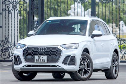 Audi Q5 Sportback S line _ AT 