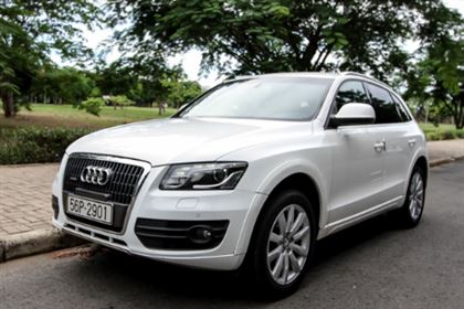Audi Q5 TFSI _ AT 