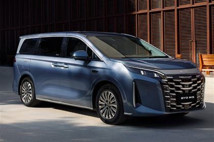 BYD M9 Premium _ CVT 
