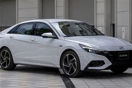 Hyundai Elantra Base 1.6 AT 
