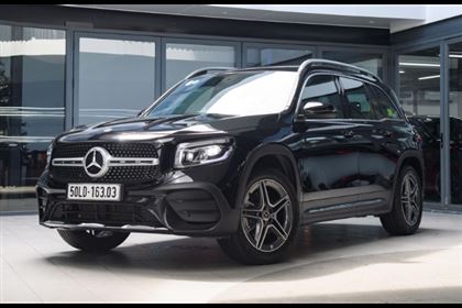 Mercedes-Benz GLB 200 AMG _ CVT 