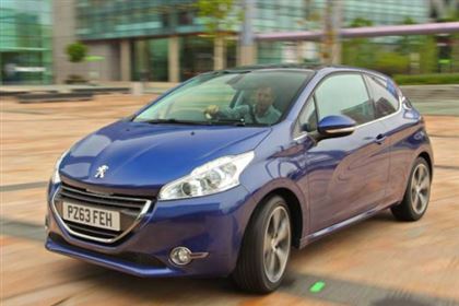 Peugeot 208 AT _ 