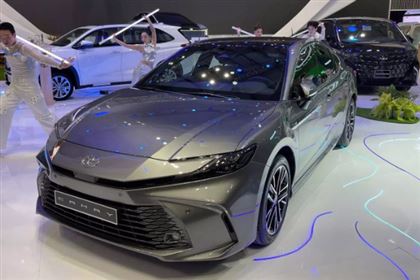 Toyota Camry Q 2.5 CVT 