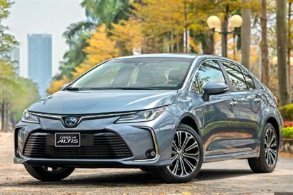 Toyota Corolla Altis E 1.8 MT 