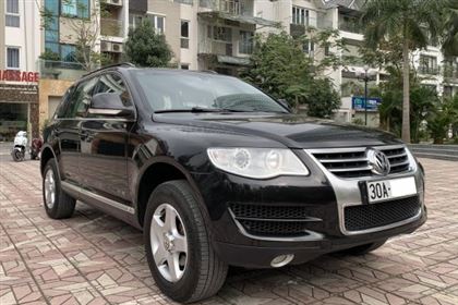 Volkswagen Touareg Luxury _ AT 