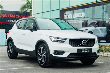 Volvo XC40 Facelift _ CVT 