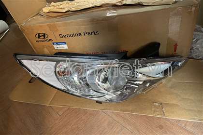 Vỏ đèn pha phải không bóng điều khiển điện Hyundai Sonata 921023S130-V
