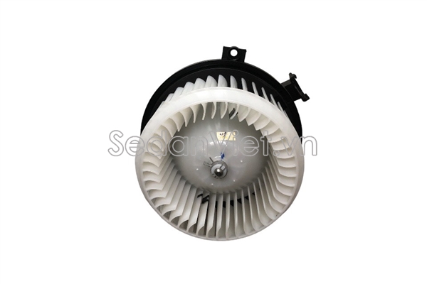 Quạt gió điều hòa trong xe 10632429