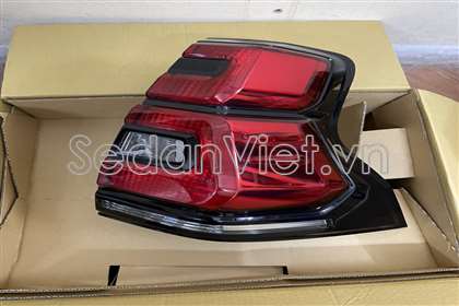 Vỏ đèn hậu phải 11E807069B