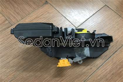 Ổ khóa ngậm cánh cửa trước điện 10 giắc 13579490