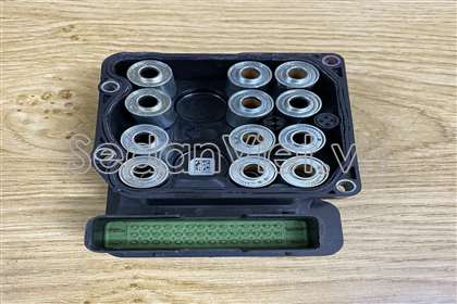 Đế điện điều khiển ABS dùng cho xe Luxgen M7 2011