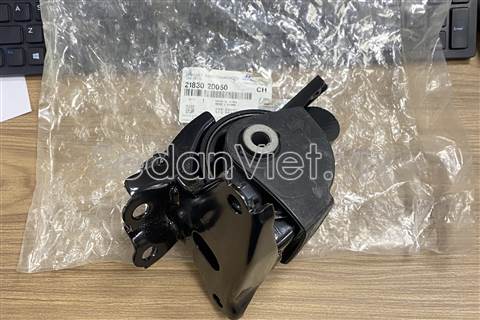 Cao su chân máy trái 218302D050