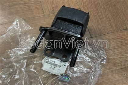 Cao su chân máy trái Hyundai Santafe 2010-2012