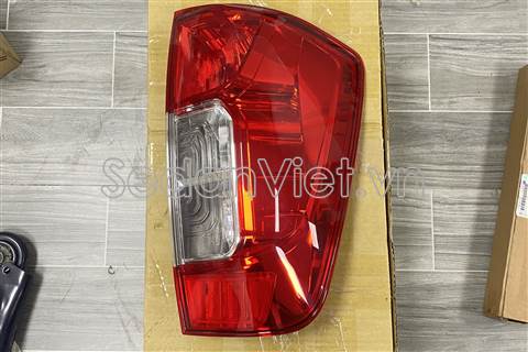 Vỏ đèn hậu phải Nissan Navara NP300 2015-2020