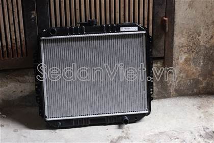 Két nước Isuzu Hi-lander 2005