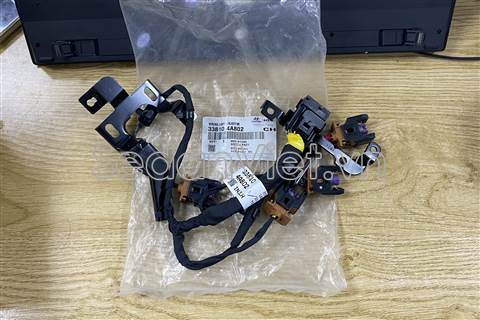 Dây điện khoang động cơ vào hệ thống kim phun 338104A802