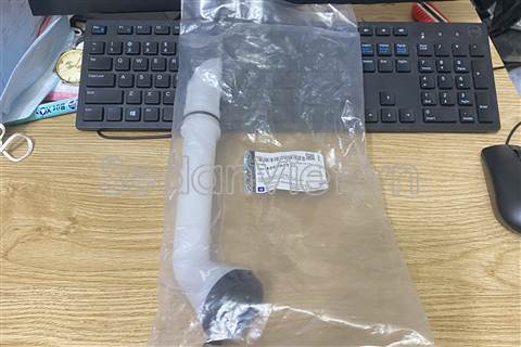 Cổ đổ nước vào bình nước rửa kính