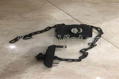 Giá treo lốp dự phòng Toyota Innova 2014