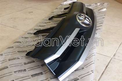 Ca lăng có logo mạ crom Toyota innova 2017-2020