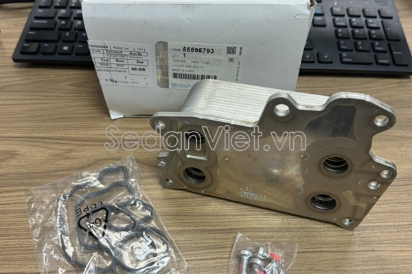 Két làm mát dầu động cơ 55595793