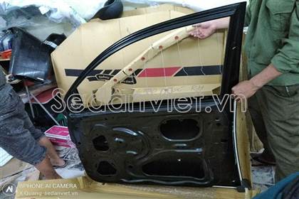 Cánh cửa trước phải 5700B530
