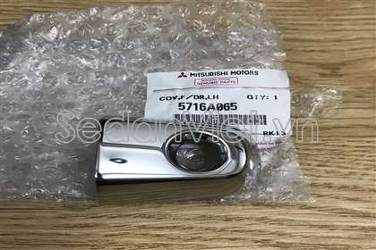 Đuôi tay mở cửa trước 5716A065