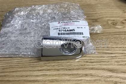 Đuôi tay mở cửa trước 5716A065