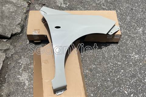 Tai xe phải 5761184M00
