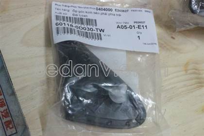 Ốp tam giác chân gương Toyota Vios 2003-2006