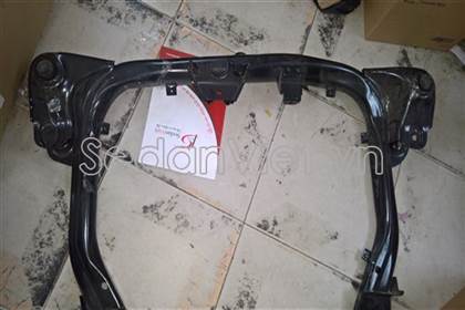 Giá đỡ động cơ 624051M100