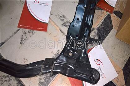 Giá đỡ động cơ 624051M100