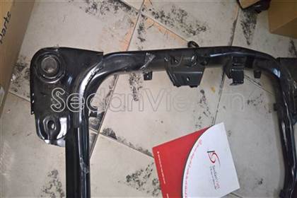 Giá đỡ động cơ 624051M105