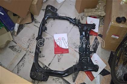 Giá đỡ động cơ 624052H100