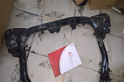 Giá đỡ động cơ 624052H200