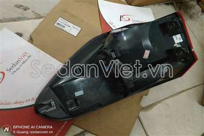 Đèn hậu ngoài trái 63217350715