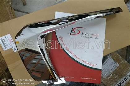 Nẹp mạ viền ca lăng giữa Mitsubishi Outlander 2021-2024
