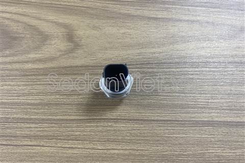 Cảm biến áp suất ống ga điều hòa 64539181464