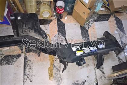 Xương tăng cứng đầu xe 64605B4000