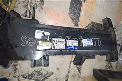 Xương tăng cứng đầu xe 64605B4900