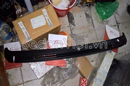 Ốp chân kính chắn gió Mercedes-benz Spinter 2005