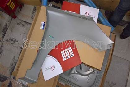 Tai xe trái 663111R350