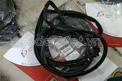 Gioăng khung cánh cửa trước 6786160120