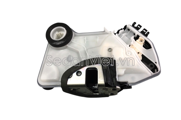 Ổ khóa ngậm cánh cửa trước 6904002450