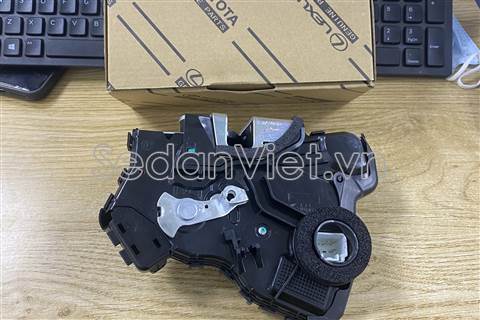 Ổ khóa ngậm cánh cửa trước trái 690400K020