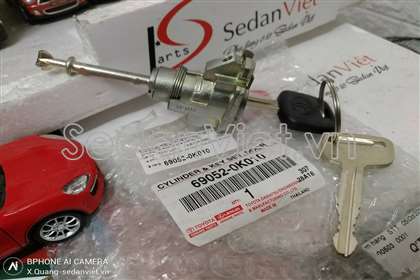 Chìa khóa cánh cửa Toyota Innova 2014