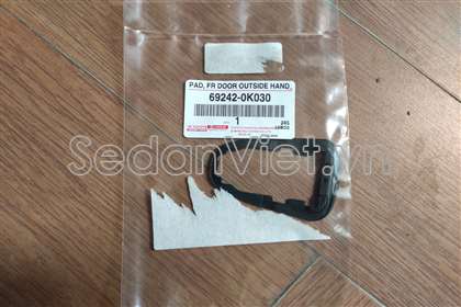 Đệm tay mở cửa trong sau dùng cho xe Toyota innova 2017-2020