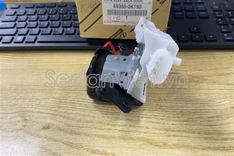 Ổ khóa ngậm cửa hậu số 5 693500K190