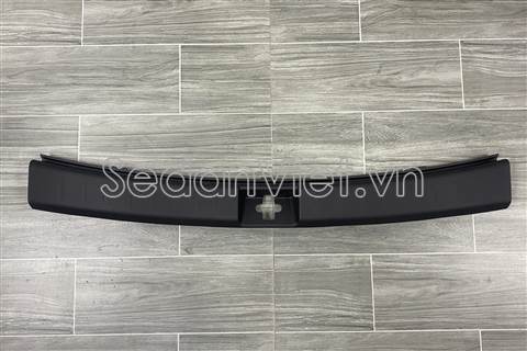 Ốp che khóa cốp hậu Mitsubishi Xpander 2018-2020